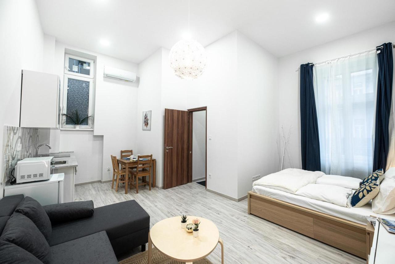 City Center Quiet Flat Budapest Bagian luar foto